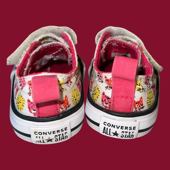 Infant Girls' Converse Chuck Taylor All Star Jungle Cat Print 2V Sneakers Size 3 - Picture 3 of 6